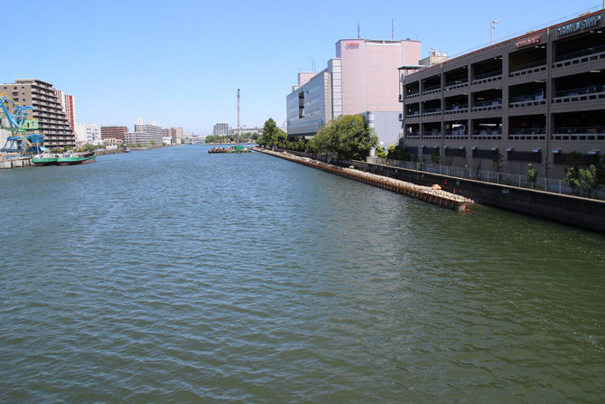 2016年5月東雲橋上から護岸工事の様子