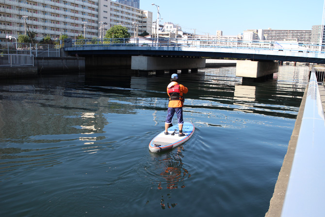 SUPに乗る寂しい姿