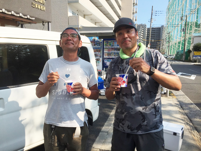 サービスのかき氷に癒されつつ
