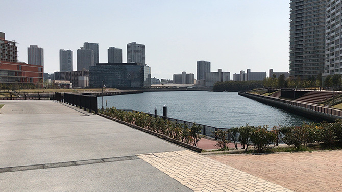 豊洲6丁目公園から東電堀