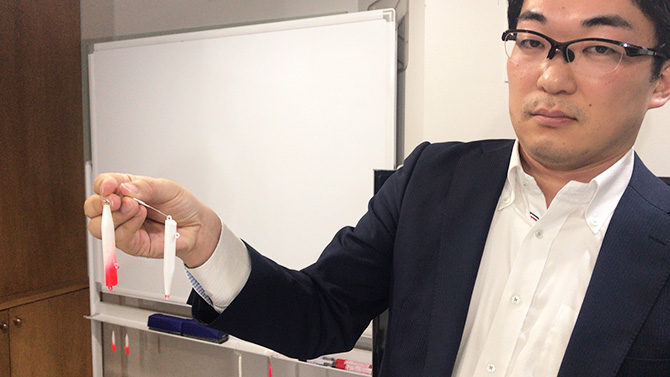 引くとウォブリングする系