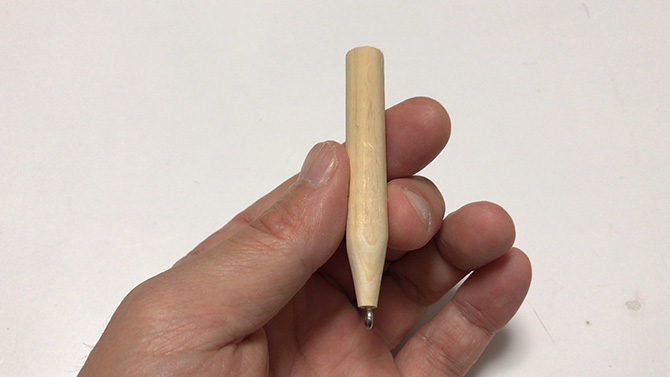 ヒートンをねじ込んだ状態