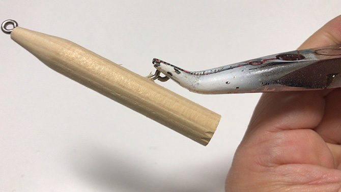 ペンチでねじ込んでいく