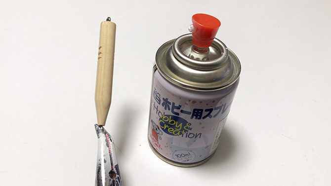 白スプレーで全体塗ります