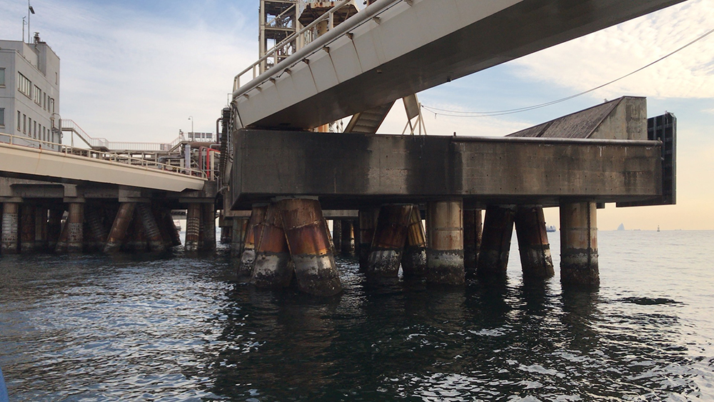 扇島沖のバース