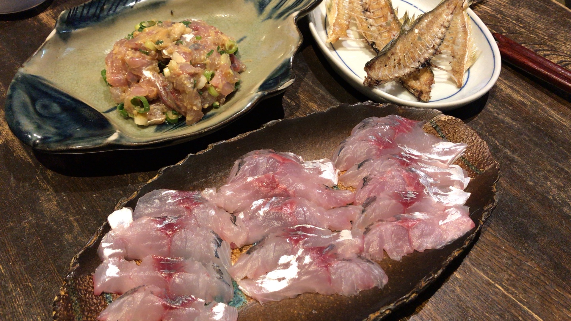 アジの刺身、なめろう、骨煎餅