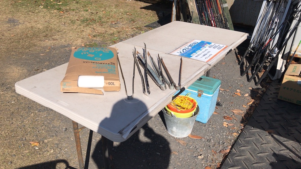 ゴミ袋とトング