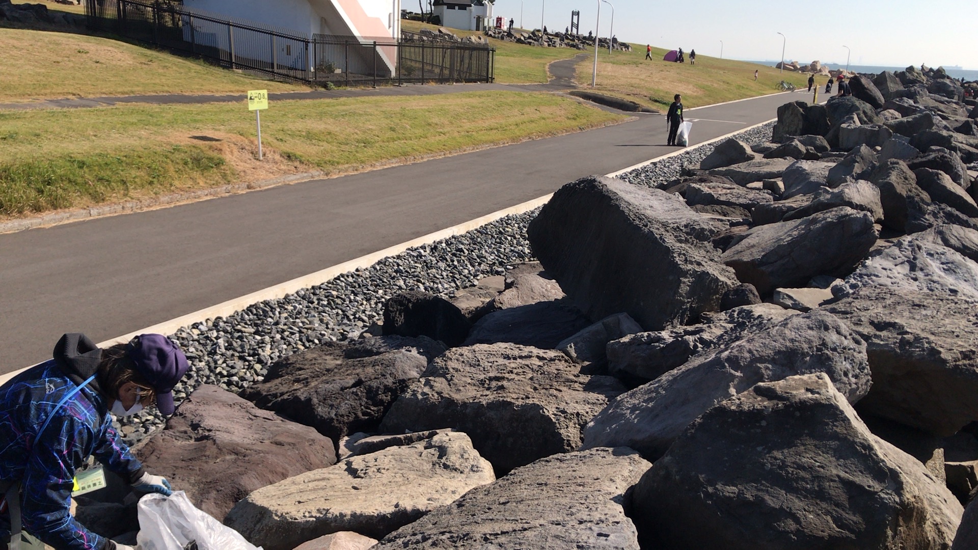 それぞれゴミ拾い01