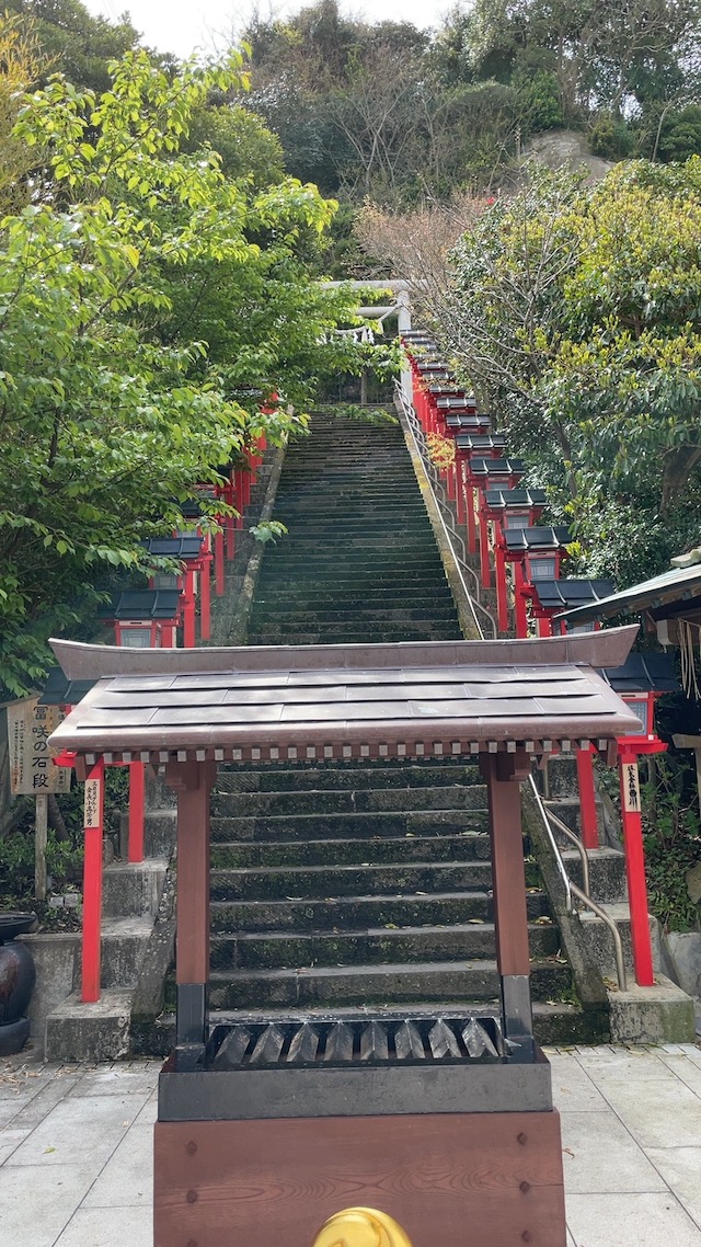 遠見岬(とみさき)神社