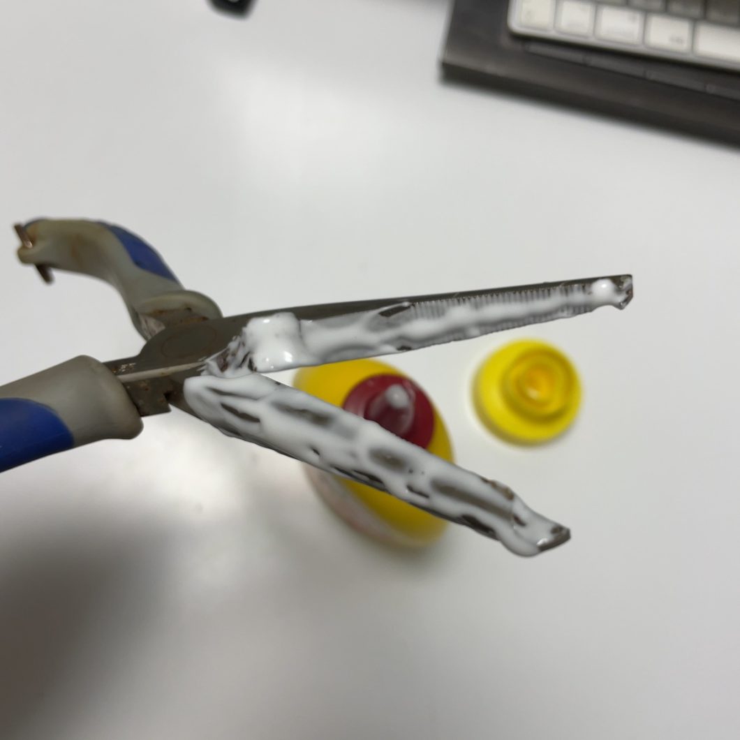 木工用セメダインを塗った状態02