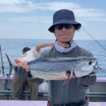 6月の相模湾でシイラ・カツオをキャスティングで狙う。